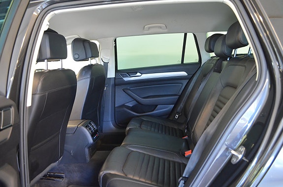 Volkswagen Passat 10 of 23