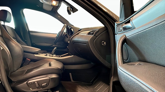 BMW X4 3 of 12