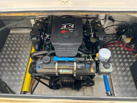Uttern S64 Exclusive -05 | Mercruiser 4.3 MPI 8 of 10