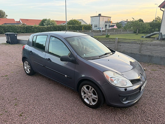 Renault Clio 2 of 5