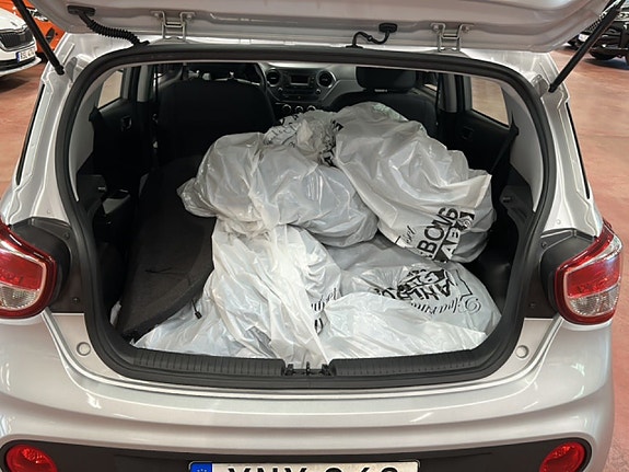 Hyundai i10 9 of 16