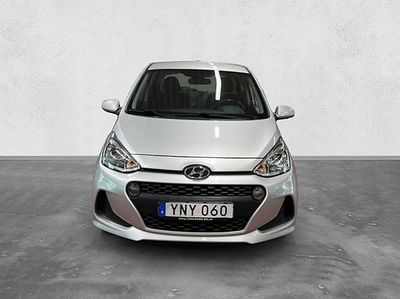 Hyundai i10 8 of 16