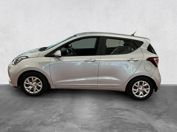 Hyundai i10 2 of 16
