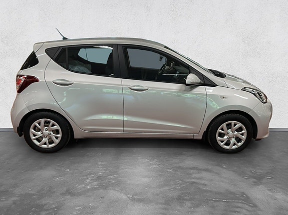 Hyundai i10 6 of 16