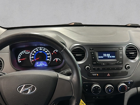 Hyundai i10 12 of 16