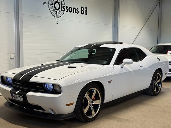Dodge Challenger 2 of 5