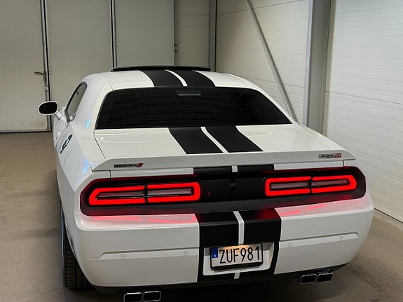 Dodge Challenger 6 of 21