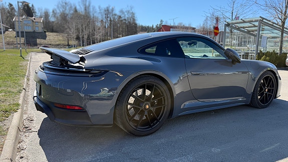 Porsche 911 Carrera GTS 2 of 5