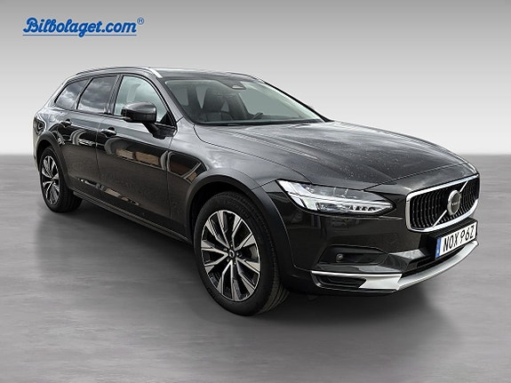 Volvo V90 Cross Country 3 of 5