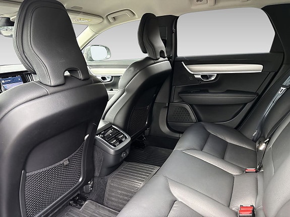 Volvo V90 Cross Country 12 of 16