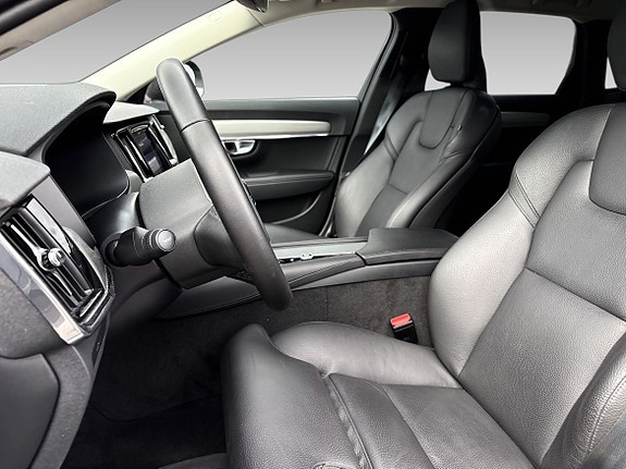 Volvo V90 Cross Country 9 of 16