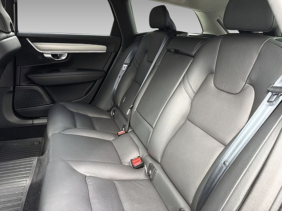 Volvo V90 Cross Country 11 of 16