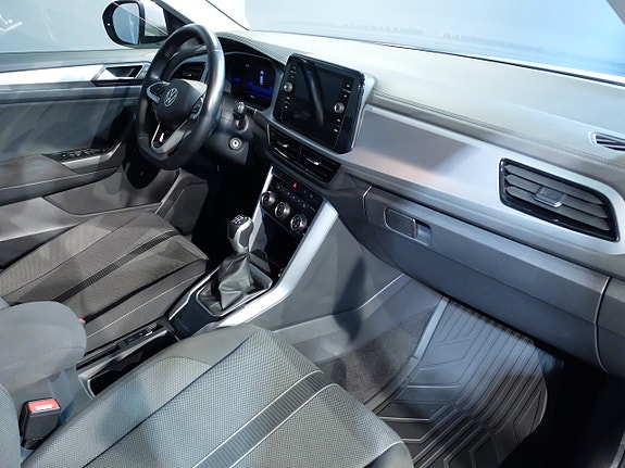 Volkswagen T-Roc 5 of 8