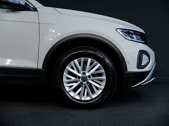 Volkswagen T-Roc 3 of 8