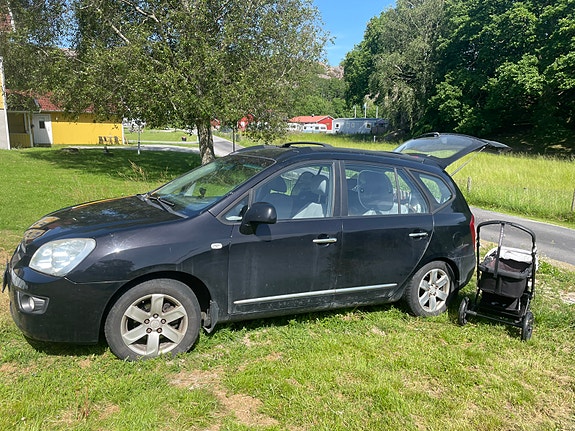 Kia Carens 3 of 3