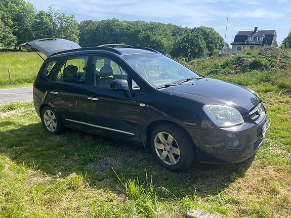 Kia Carens 2 of 3