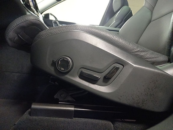 Volvo XC60 12 of 15