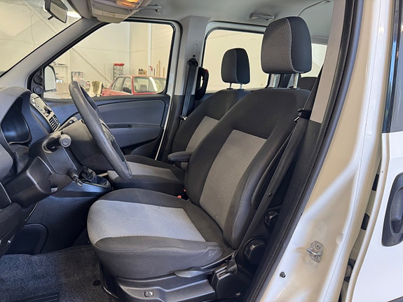 Fiat Doblo 10 of 21