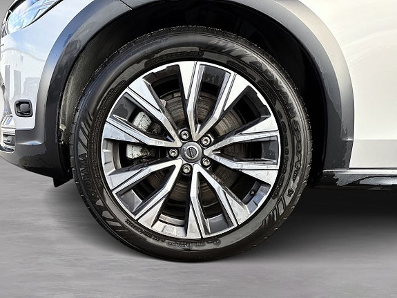 Volvo V90 Cross Country 9 of 17