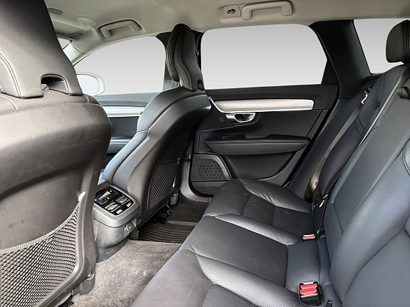 Volvo V90 Cross Country 13 of 17
