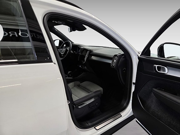 Volvo XC40 13 of 15
