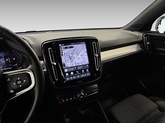 Volvo XC40 8 of 15