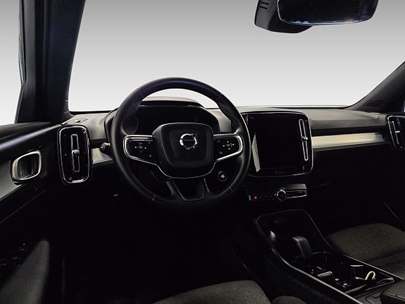 Volvo XC40 6 of 15