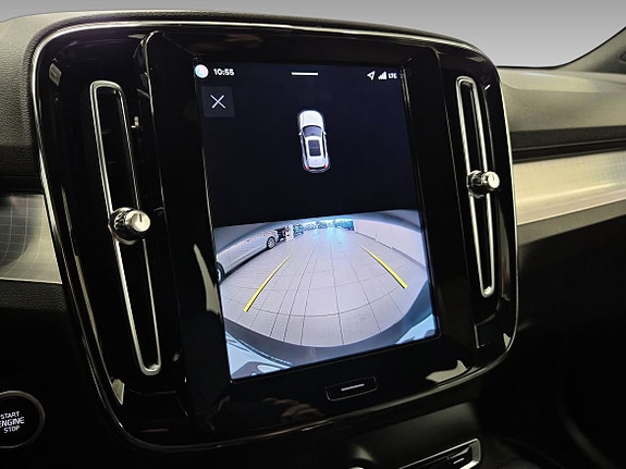 Volvo XC40 10 of 15