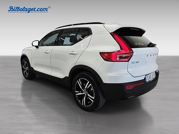 Volvo XC40 4 of 5