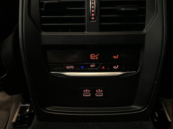 BMW 330e 29 of 30