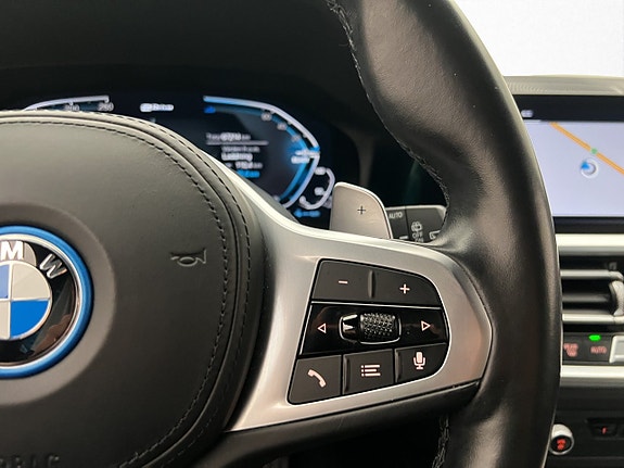 BMW 330e 17 of 30