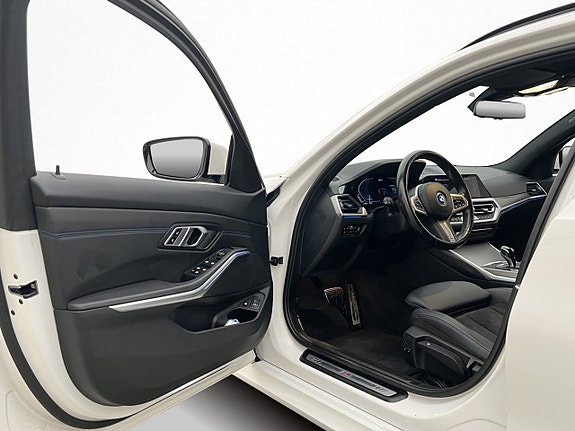 BMW 330e 10 of 30
