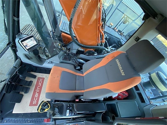Doosan DX255LC-5 3 of 10
