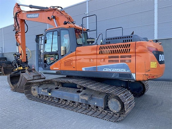 Doosan DX255LC-5 2 of 10
