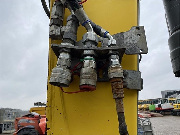 Neuson ET145 10 of 12