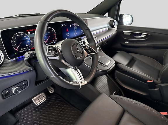Mercedes-Benz V300 5 of 5