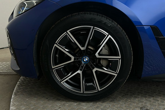 BMW i4 12 of 28