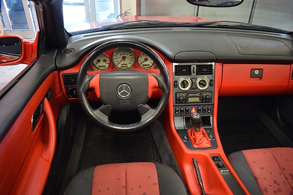 Mercedes-Benz SLK200 10 of 13