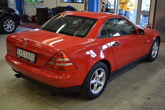Mercedes-Benz SLK200 9 of 13