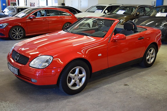 Mercedes-Benz SLK200 3 of 13