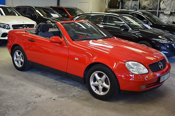 Mercedes-Benz SLK200 2 of 13