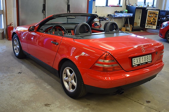 Mercedes-Benz SLK200 4 of 13