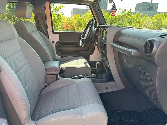 Jeep Wrangler 7 of 14