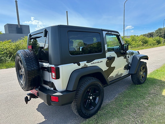 Jeep Wrangler 4 of 14