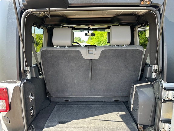 Jeep Wrangler 10 of 14