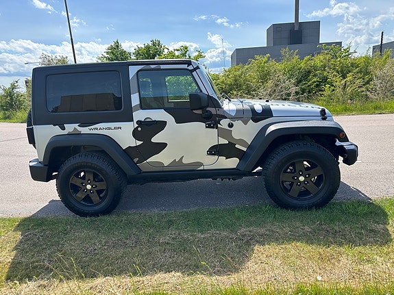 Jeep Wrangler 2 of 14