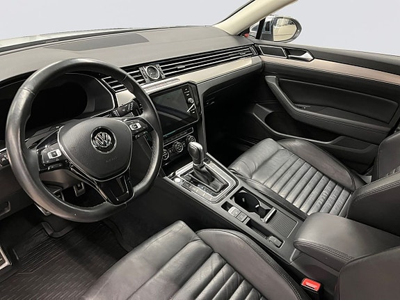Volkswagen Passat Alltrack 4 of 5