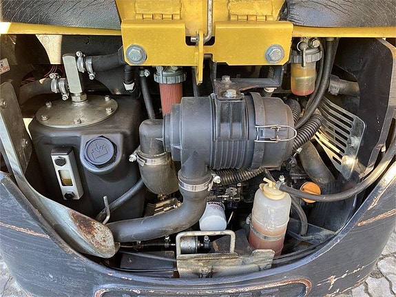 Yanmar SV18 8 of 12