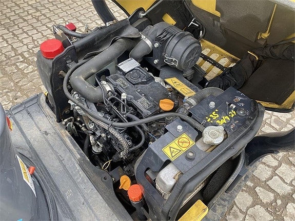Yanmar VIO12 8 of 10