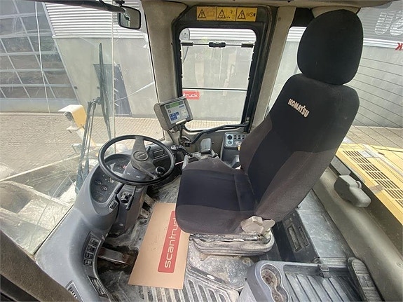 Komatsu WA380-5 3 of 12